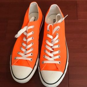 Worn once orange converse size 9 men 11 women